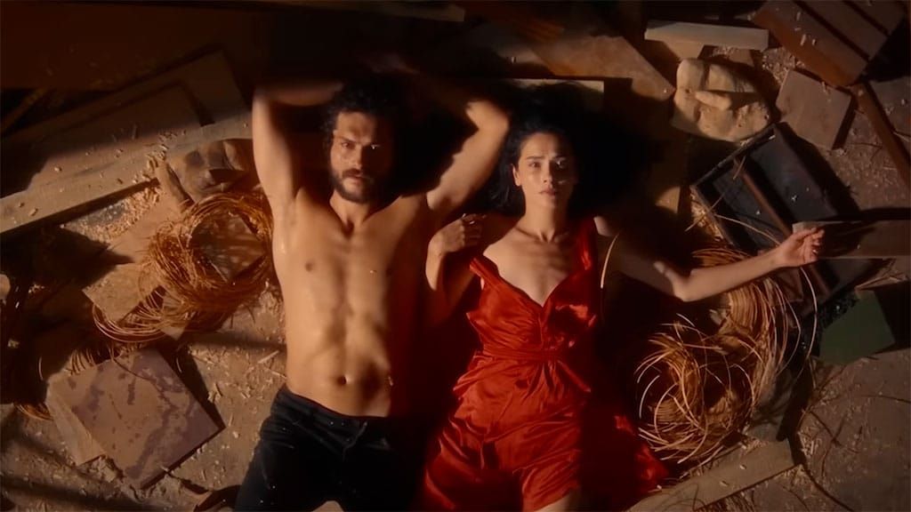 Cinzas-(Kül---Ashes)-filme-turco-Netflix-trailer-sinopse-elenco-estreia