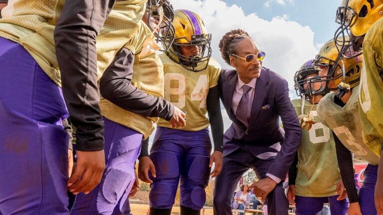 Confira a crítica de "Os Underdoggs", filme estrelado por Snoop Dogg que estreou em 26 de janeiro de 2024 no catálogo do Prime Video