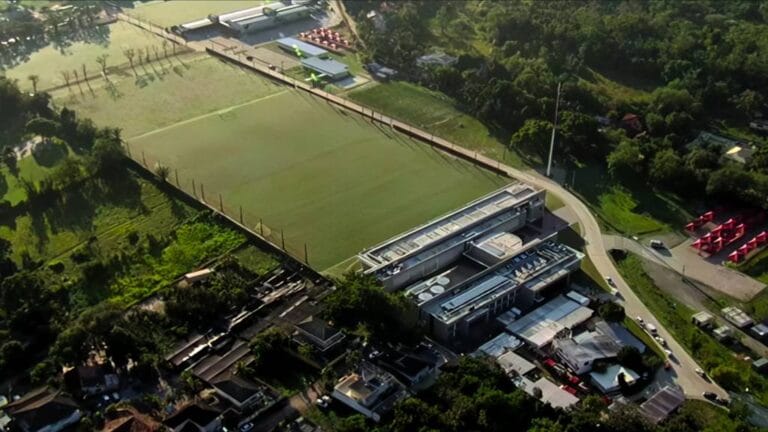 O-Ninho-Futebol-e-Tragedia-serie-minisserie-da-Netflix-sobre-o-Ninho-do-Urubu-do-Flamengo
