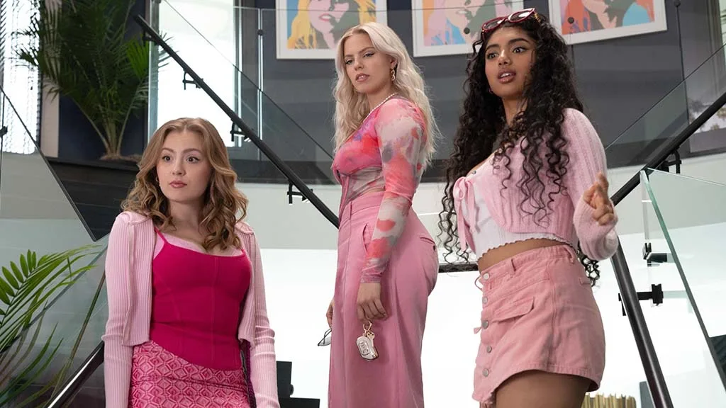 Confira a crítica da versão 2024 do filme "Meninas Malvadas", comédia musical que estreou em 6 de março de 2024 no Prime Video e na Netflix