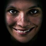 Sorria Smile crítica do filme de terror Netflix 2022