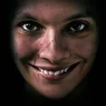 Sorria Smile crítica do filme de terror Netflix 2022