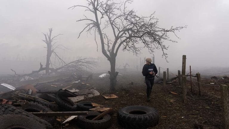 20 Dias em Mariupol crítica do documentário filme Prime Video 2023