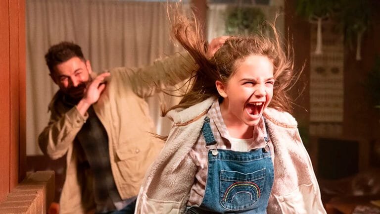 Confira a crítica do filme "Chamas da Vingança", adaptação de 2022 da obra de Stephen King que chegou ao catálogo da Netflix.