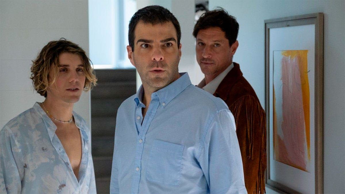 Confira a crítica do filme "Fundo do Poço", comédia com Zachary Quinto e Lukas Gage que está disponível na Max.