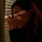 Confira a crítica de "Turno Maldito", filme de terror de 2022 estrelado por Phoebe Tonkin disponível para assinantes do Max.