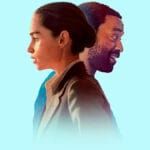 Confira a crítica do filme "Geração do Futuro", comédia com Chiwetel Ejiofor e Emilia Clarke disponível para assinantes do Globoplay.
