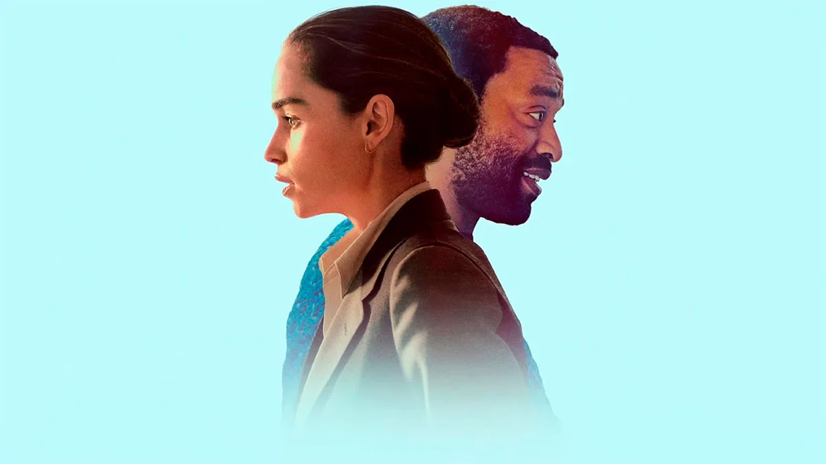 Confira a crítica do filme "Geração do Futuro", comédia com Chiwetel Ejiofor e Emilia Clarke disponível para assinantes do Globoplay.