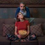 Confira a crítica do filme "Basma", drama árabe de 2024 de Fatima AlBanawi disponível para assinantes da Netflix.