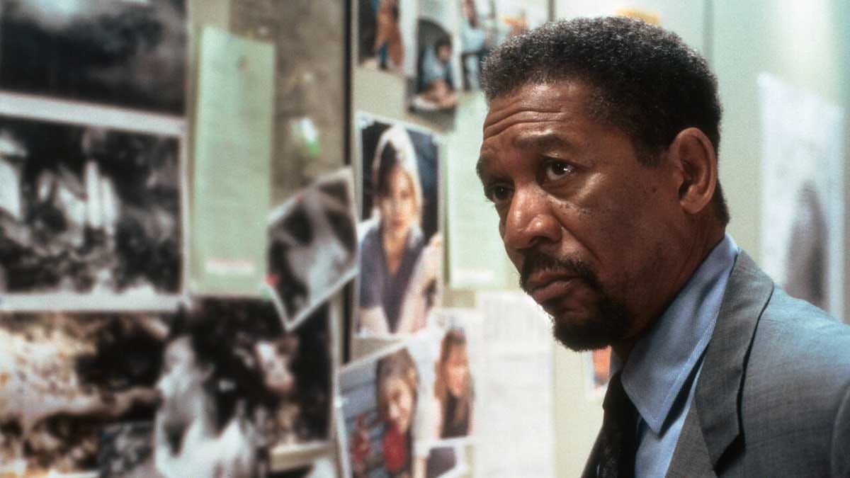 Confira a crítica do filme "Beijos que Matam", suspende de 1997 com Morgan Freeman que está disponível para assinantes da Netflix.