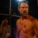 Confira a crítica de "Estrondo na Escuridão", filme de 2023 com Aaron Eckhart e Bella Thorne disponível para assinantes do Prime Video.