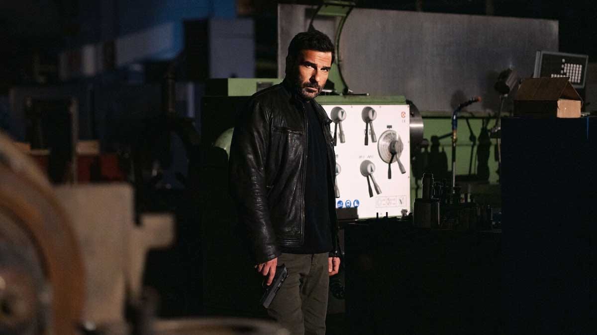 Confira a crítica de "O Clandestino", série italiana de suspense dramático disponível para assinantes da Netflix.