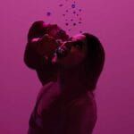 Confira a crítica do filme "Sorria para a Câmera 2", drama indiano de 2024 disponível para assinantes da Netflix.