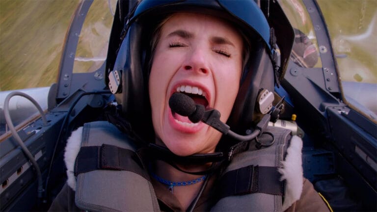 Confira o primeiro trailer oficial do filme "Uma Astronauta Quase Perfeita", comédia com Emma Roberts que estreia em julho no Prime Video.