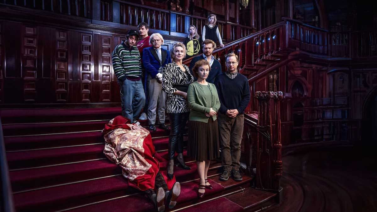 Confira a crítica do filme "Uma Herança Inusitada", comédia polonesa de 2024 disponível para assinantes da Netflix.