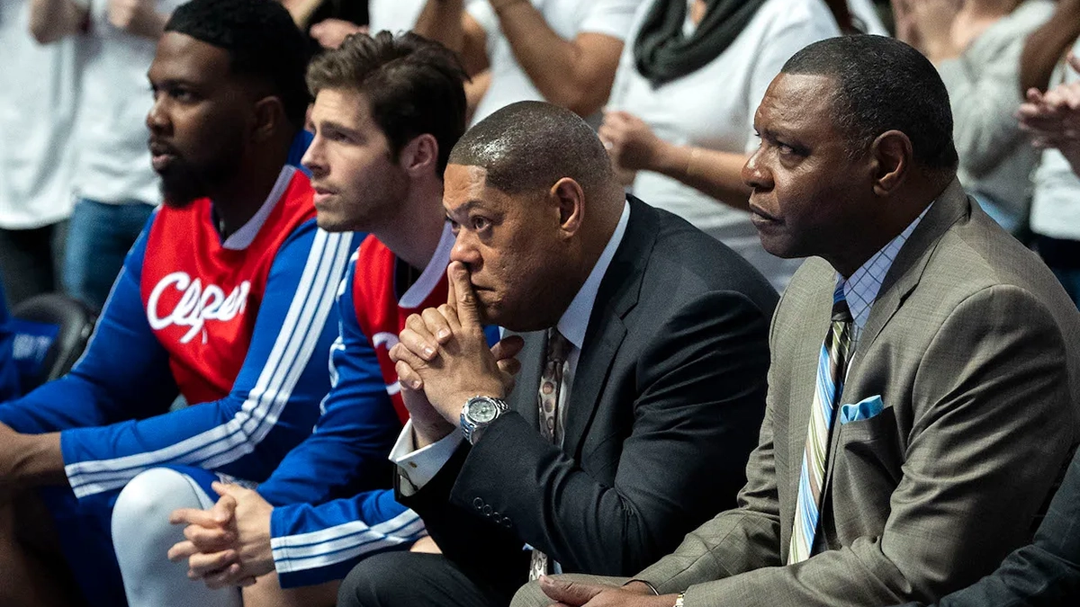 Confira a crítica de "Clipped - Escândalos nos Los Angeles Clippers", série de 2024 disponível para assinantes do Disney+.