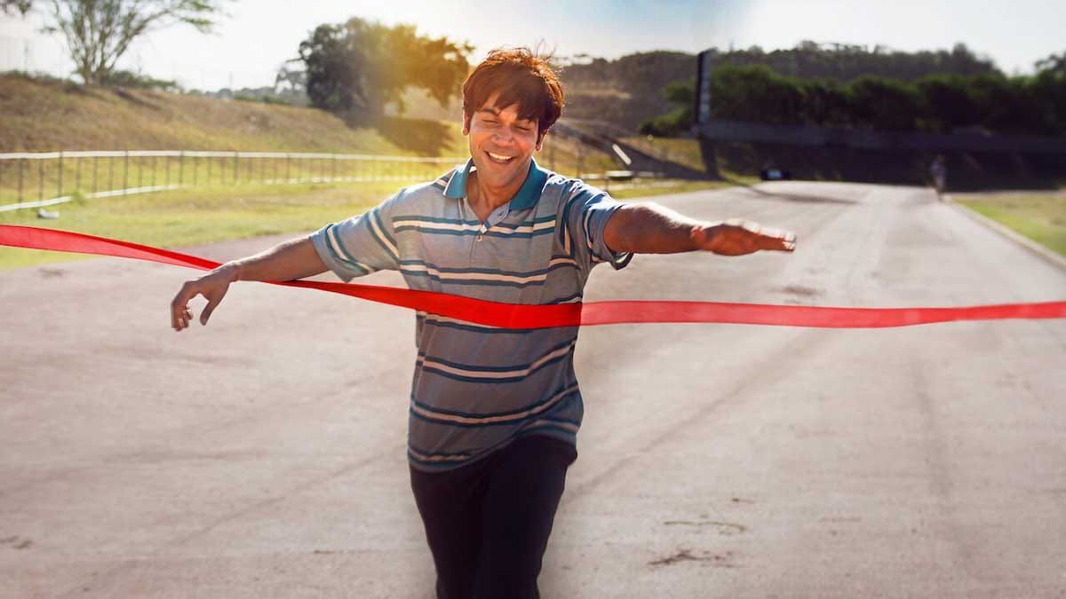 Confira a crítica do filme "A Jornada de Srikanth", drama indiano de 2024 disponível para assinantes da Netflix.