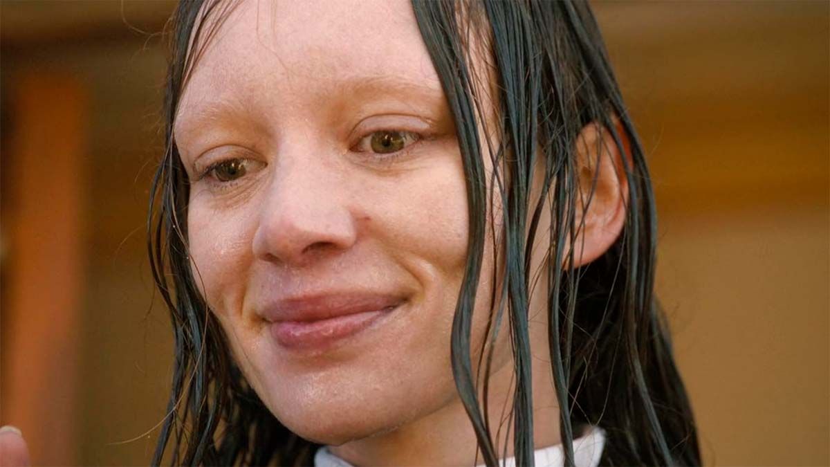 Confira a crítica do filme "A Primeira Profecia", terror de 2024 com Sonia Braga disponível para assinantes do Disney+.