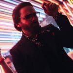 Confira o trailer, o pôster e fotos oficiais de "Becoming Karl Lagerfeld", nova série que estreia em agosto no Disney+.