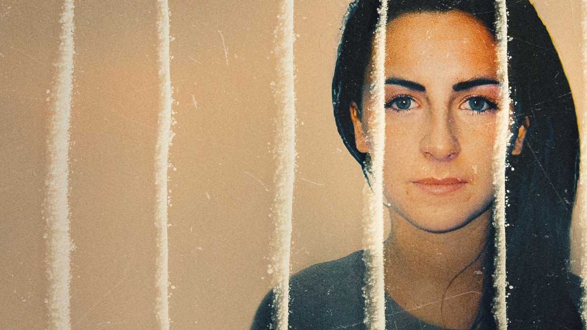 Confira a crítica de "Confissões de uma Mula do Tráfico em Ibiza", série documental policial disponível para assinantes da Netflix.