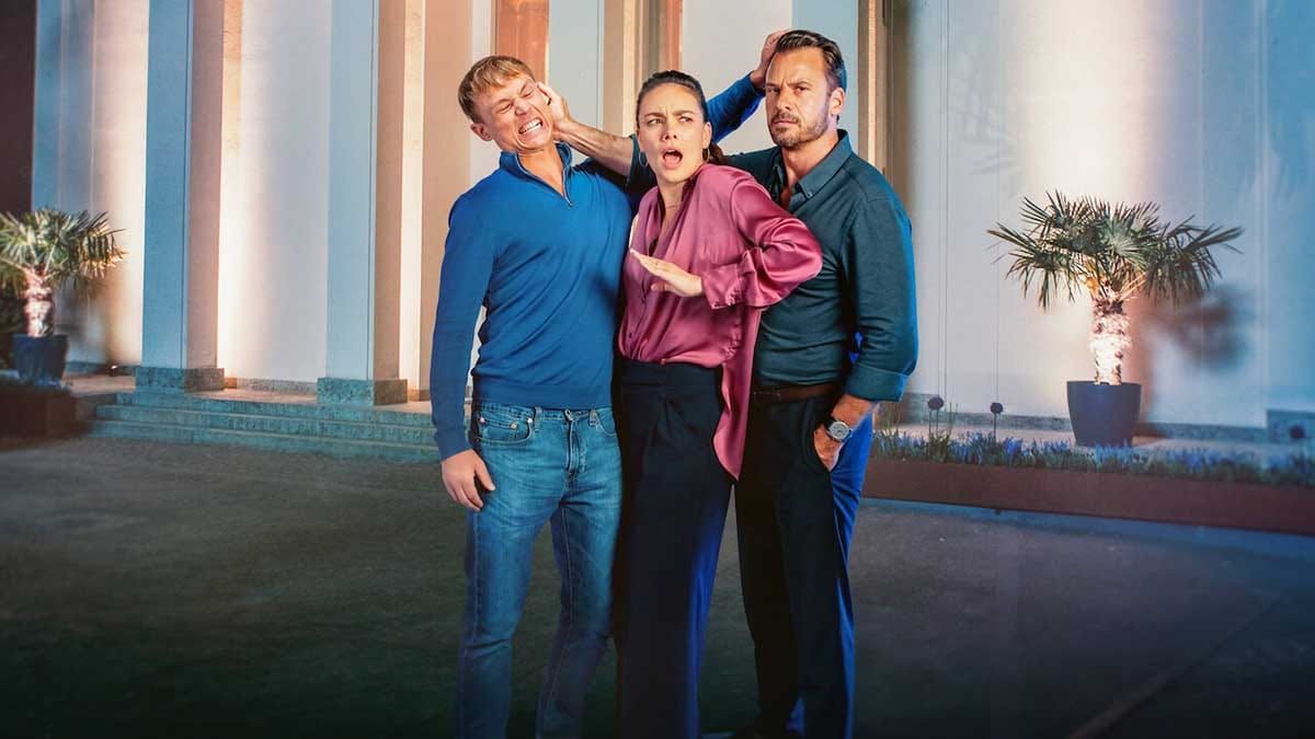 Confira a crítica completa do filme "Noite de Jogos", comédia alemã de 2024 disponível para assinantes da Netflix.