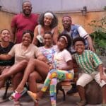 Confira a crítica da série "Toda Família Tem", comédia brasileira de 2024 disponível para assinantes do Prime Video.