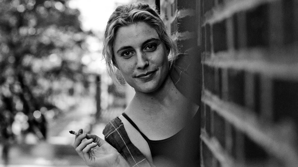 Para comemorar o aniversário da atriz, roteirista e diretora Greta Gerwig, separamos seis filmes imperdíveis para assistir.