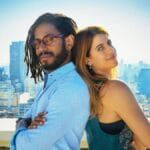 Confira a crítica do filme "Amigos Sem Compromisso", adaptação brasileira de 2024 da comédia romântica "Amizade Colorida" disponível na Max.