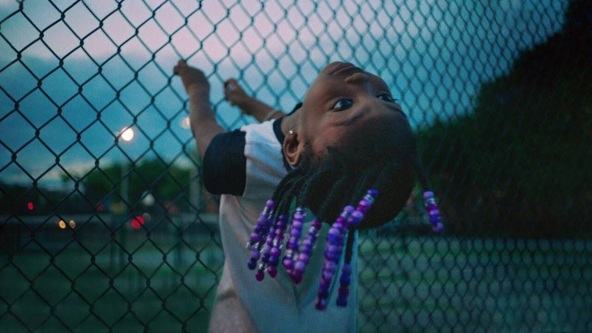 Confira a crítica completa do filme "Filhas", emocionante documentário de 2024 disponível para assistir na Netflix.
