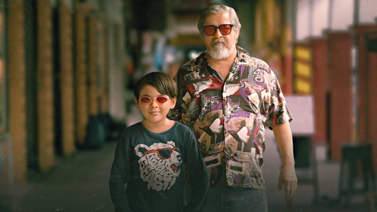 Confira a crítica do filme "Lolo e Kid", drama filipino de 2024 dirigido por Benedict Mique disponível para assistir na Netflix.
