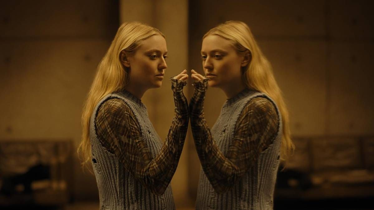 Confira a crítica do filme "Os Observadores", suspense fantástico de 2024 com Dakota Fanning disponível para assistir na Max.