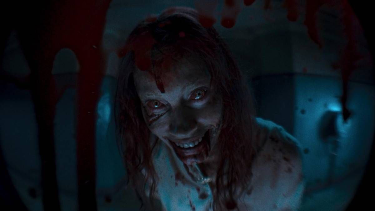 Confira a crítica do filme "A Morte do Demônio: A Ascensão", terror de 2023 produzido por Sam Raimi, disponível para assistir no Prime Video
