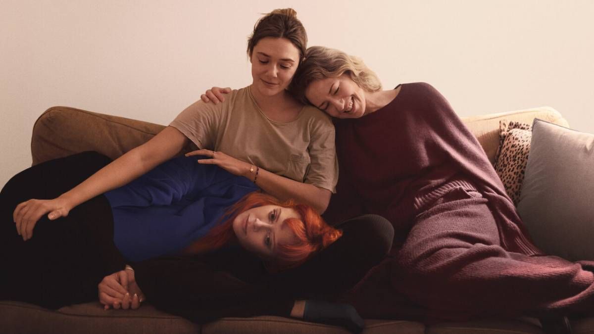 Confira a crítica do filme "As Três Filhas", drama de 2024 com Natasha Lyonne, Elizabeth Olsen e Carrie Coon, disponível na Netflix.