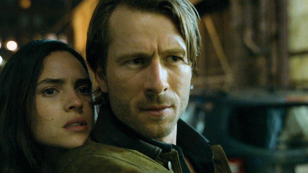 Confira a crítica do filme "Assassino por Acaso", comédia romântica com Glen Powell disponível para assistir no Prime Video.