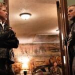 Confira a crítica do filme "Lobos", suspense policial de ação de 2024 com George Clooney e Brad Pitt disponível para assistir na Apple TV+.