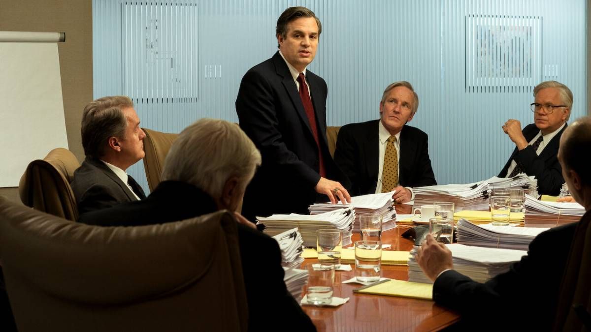 Confira a crítica do filme "O Preço da Verdade", drama de 2019 com Mark Ruffalo, Anne Hathaway e Tim Robbins disponível na Netflix.