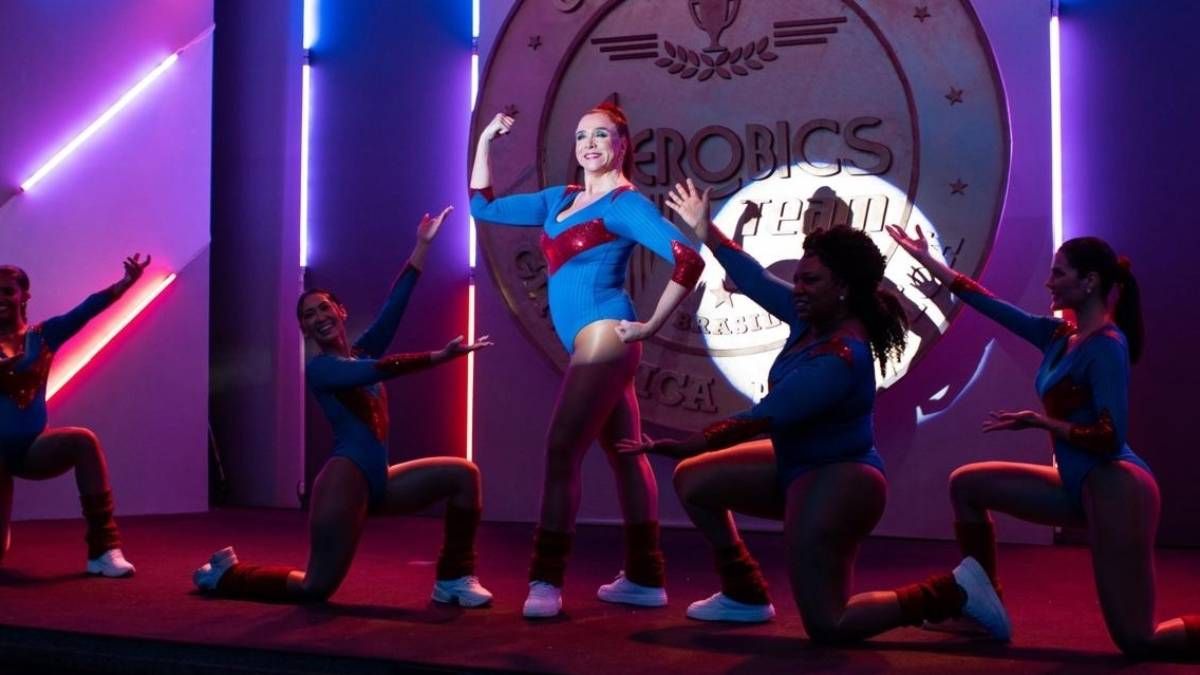 Confira a crítica da série "Body By Beth", comédia brasileira de 2024 com Marisa Orth e Diogo Vilela disponível para assistir na Max