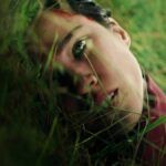 Confira a crítica do filme "Não Se Mexa", suspense de 2024 com Kelsey Asbille e Finn Wittrock disponível para assistir na Netflix