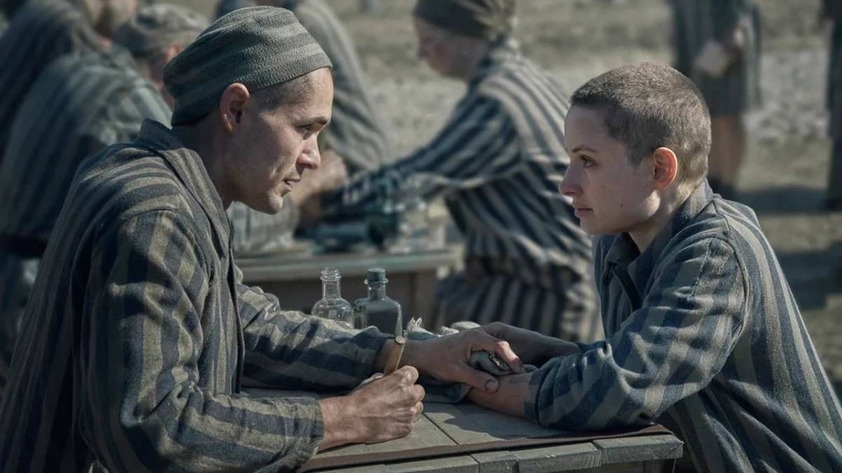 Confira a crítica de "O Tatuador de Auschwitz", série dramática de 2024 disponível para assistir no Globoplay