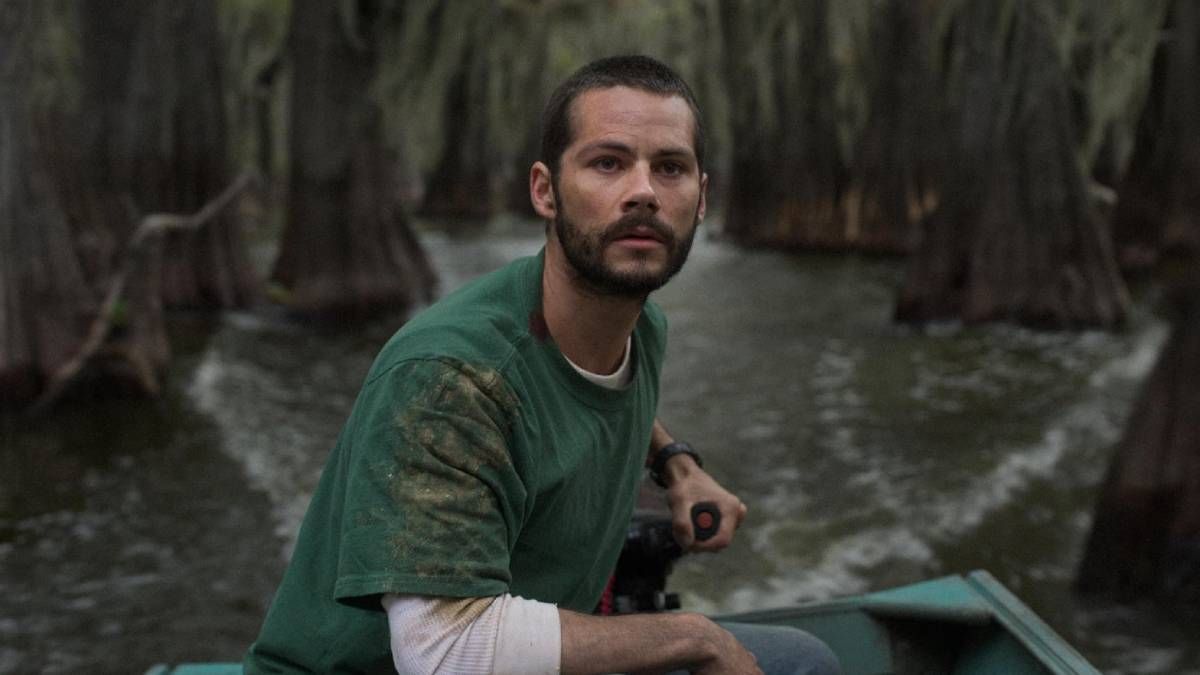 Confira a crítica do filme "Os Horrores de Caddo Lake", suspense dramático de 2024 com Dylan O'Brien disponível para assistir na Max.