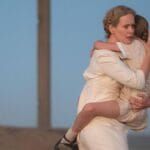 Confira a crítica do filme "Prenda a Respiração", terror de 2024 com Sarah Paulson disponível para assistir do Disney+