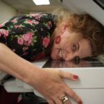 Confira a crítica do filme "A Caverna Azul", drama romântico turco de 2024 disponível para assistir no Prime Video.