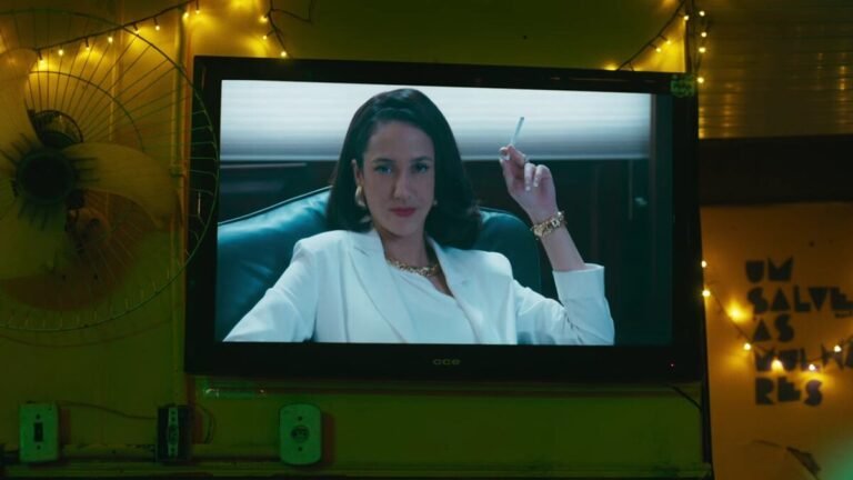 Leia a crítica do filme 'A Vilã das Nove', comédia nacional com Karine Teles que está disponível para assistir no Disney+