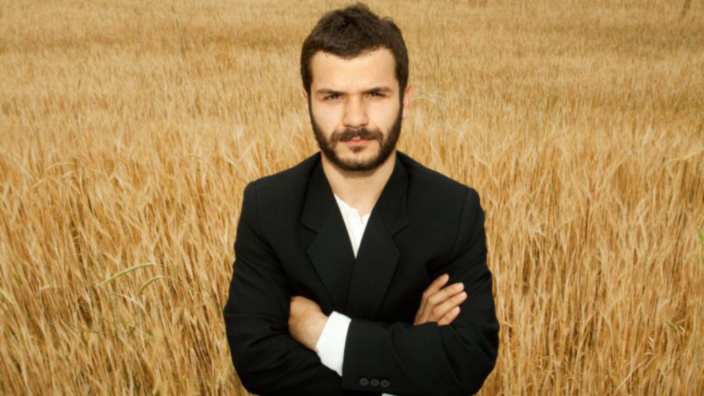 ‘A Caverna Azul’ conheça o elenco de estrelas do drama turco (6)