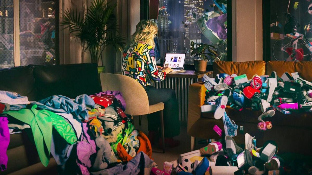 Confira a crítica do filme "A Conspiração Consumista", documentário de 2024 disponível para assistir na Netflix.