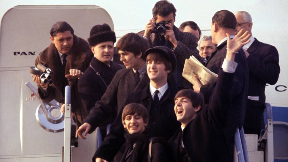 Confira a crítica do filme "Beatles '64", documentário de 2024 sobre a banda britânica disponível para assistir no Disney+.