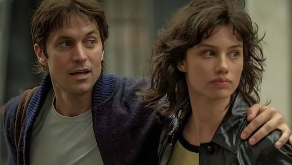 Confira a crítica do filme "Livre - Encanto Criminal", romance de ação francês de 2024 disponível para assistir no Prime Video