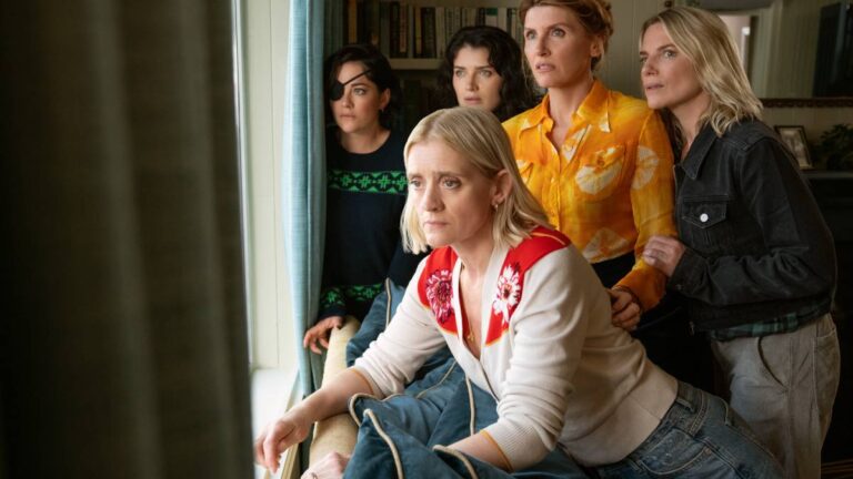 Confira a crítica dos dois primeiros episódios da temporada 2 da série "Mal de Família", disponível para assistir na Apple TV+.