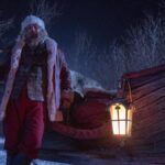 Confira a crítica do filme "Noite Infeliz", comédia de ação de 2022 com David Harbour disponível para assistir no Prime Video.