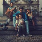 Confira a crítica de "Os Quatro da Candelária", série brasileira de 2024 baseada em história real disponível para assistir na Netflix.